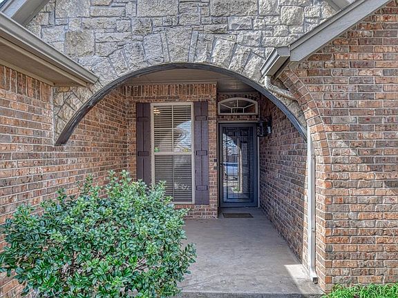 3rd image of 17321 Avila Ln
