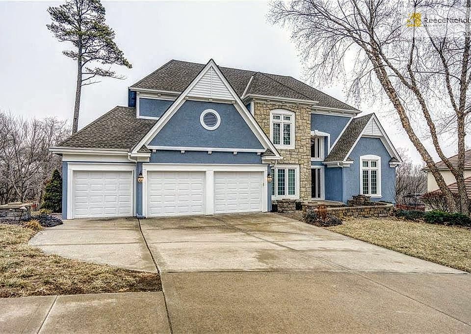 1 1/2 Story - Stone Accent to Stucco Front