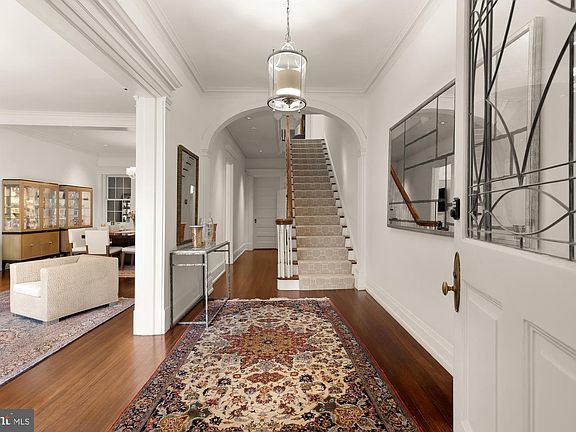 4th image of 2137 R St NW