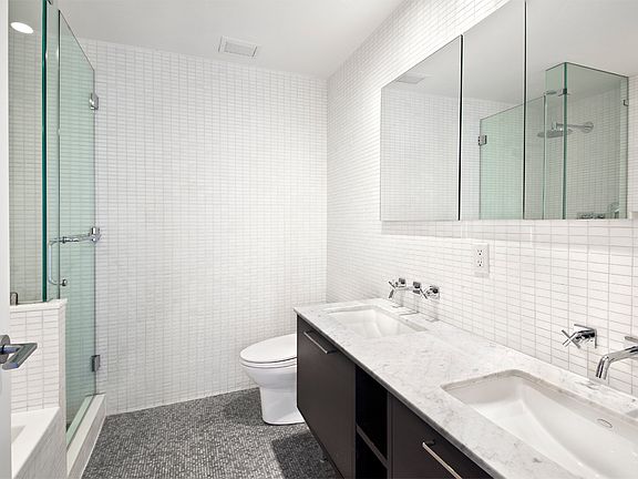 3rd image of 27 W 19th St #1/2