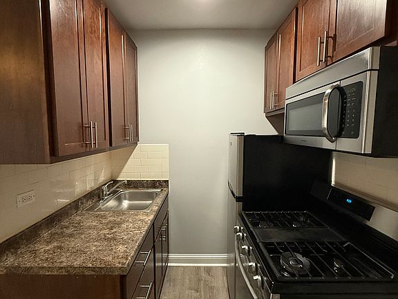 4th image of 4027 N Kenmore Ave #210A