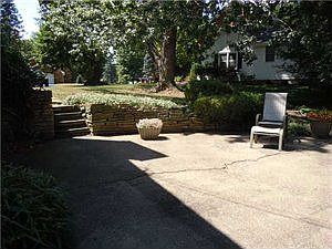 3rd image of 144 Roycroft Cir