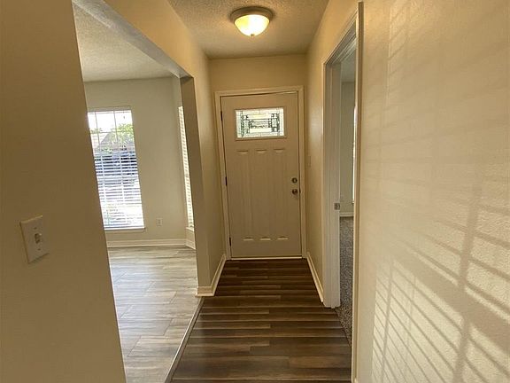 2nd image of 4003 Lochmoor Dr
