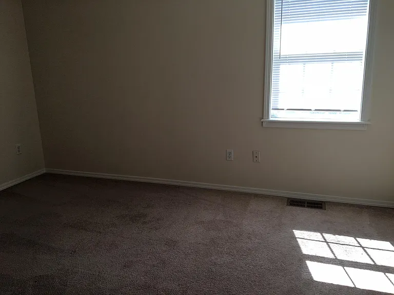 496 Forrest St — Photo 5