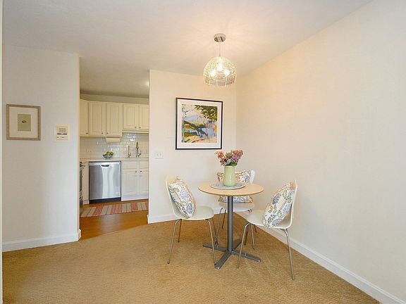 5th image of 209 Great Rd APT C1
