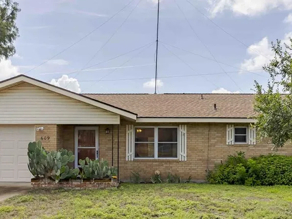609 S Columbus St, Fredericksburg, TX 78624