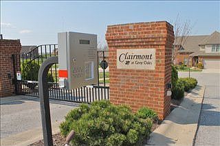5th image of 210 Clairmont Dr