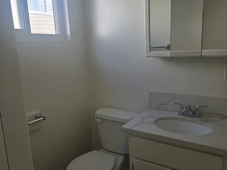 817 9th St #6 — Photo 9
