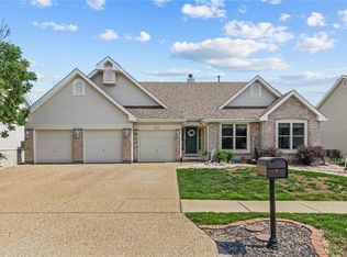 1854 Williamstown Dr, Saint Peters, MO 63376