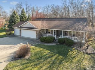 206 Valley Ct, Goodfield, IL 61742