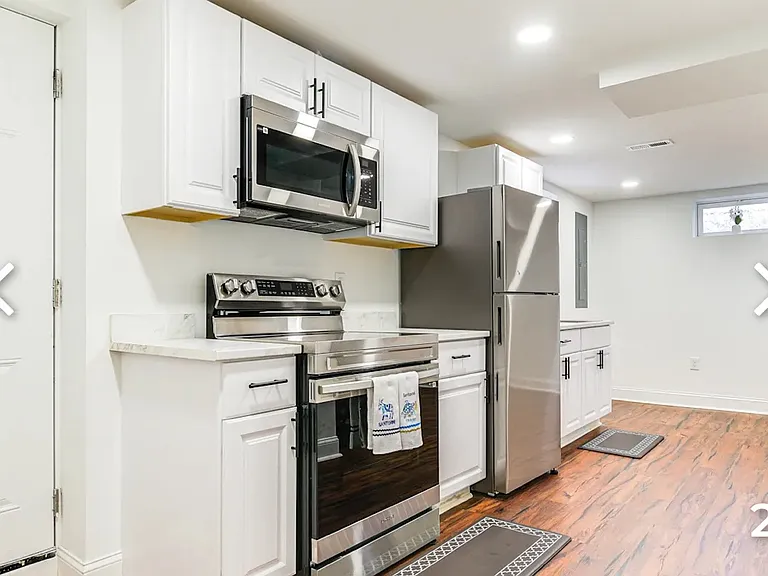 304 Camrose Ave #B — Photo 8