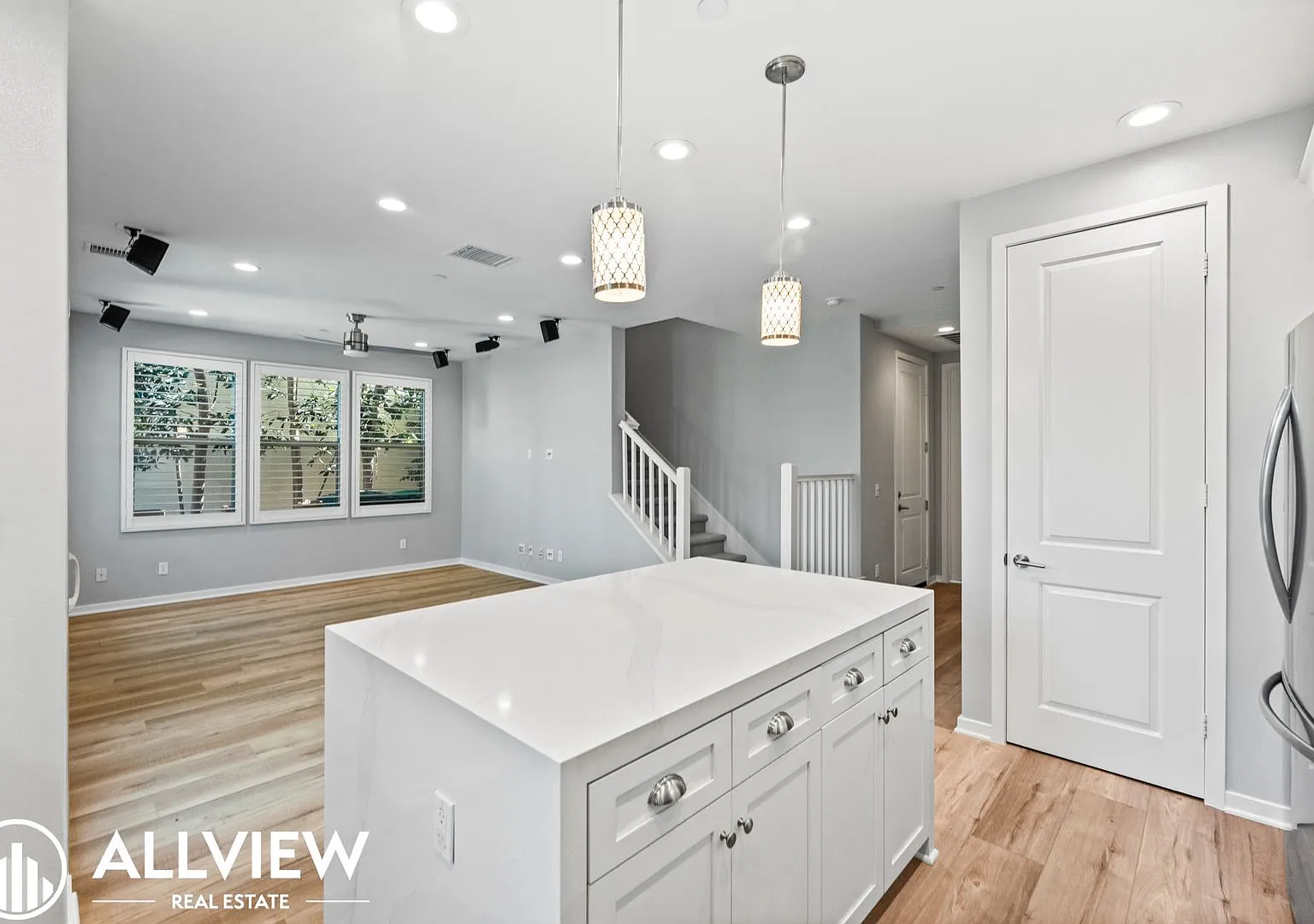 Stunning 4 bed, 3 bath home located in the highly desired Bakers Ranch community! — Photo 3