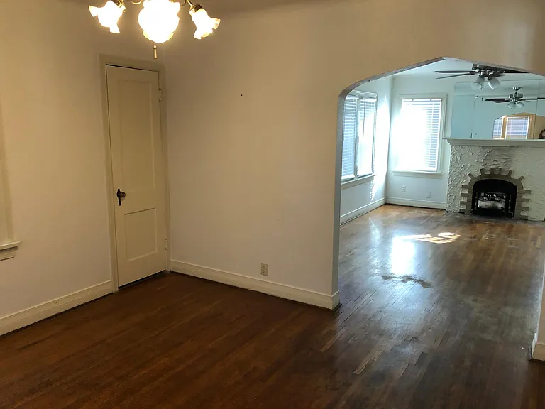 1232 S Knoxville Ave — Photo 4