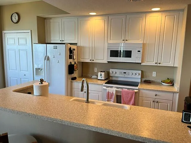6828 Toland Dr #302 — Photo 17
