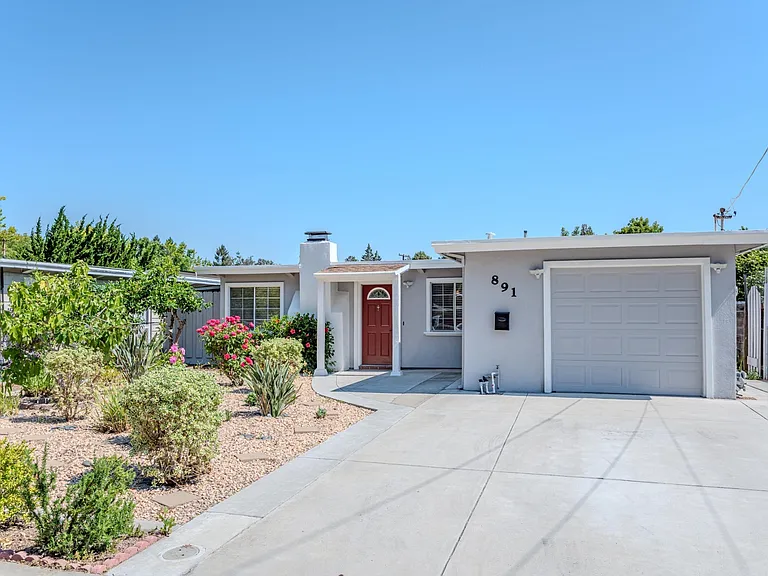 891 Lori Ave — Photo 1