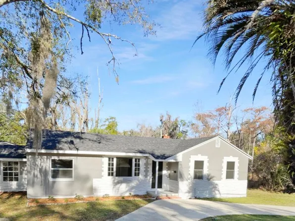 1233 LAKE FOREST Boulevard, Jacksonville, FL 32208