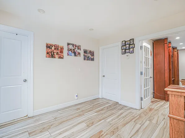 33 Manhattan Court image 11 of 32