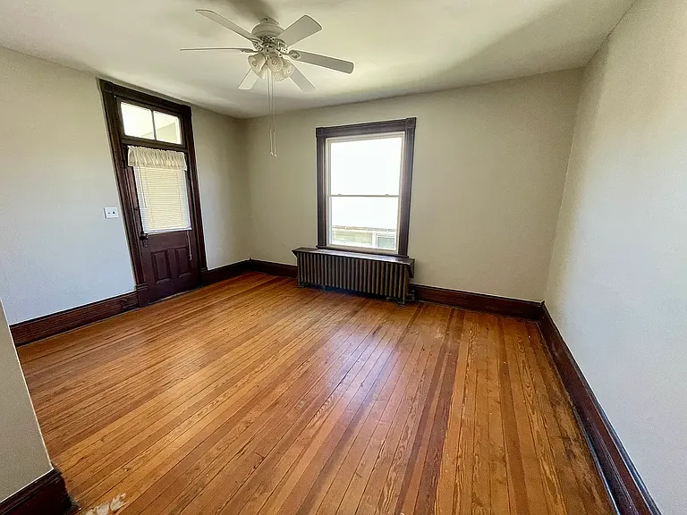 215 E Prospect St — Photo 17