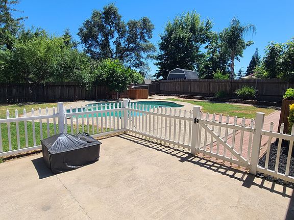 5th image of 619 Willow Creek Dr