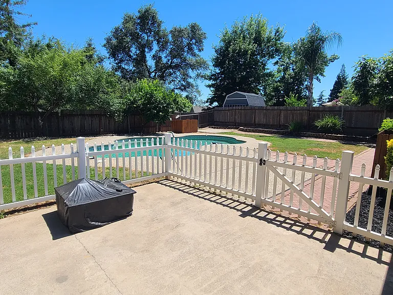 619 Willow Creek Dr — Photo 5