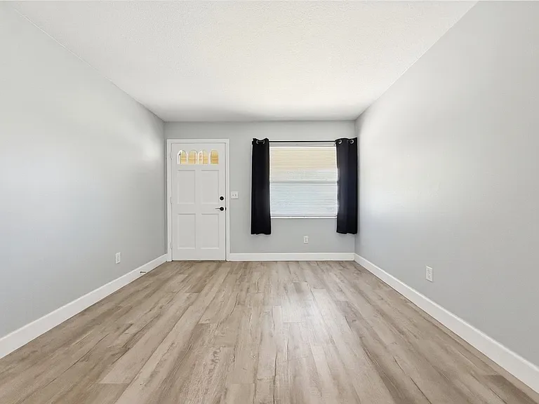 530 Obispo Ave — Photo 4