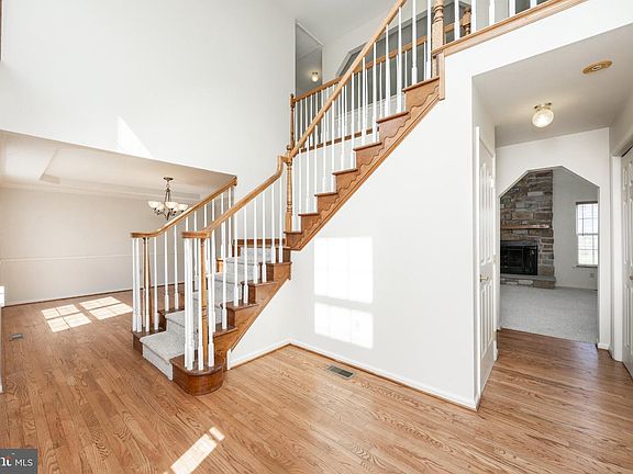 3rd image of 381 Brianna Cir