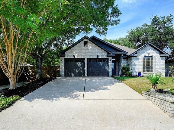 4th image of 209 N Mount Rushmore Dr