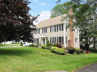 4 Taylor Ct, Ridgefield, CT 06877