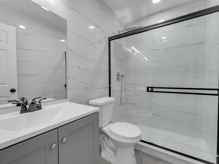 381 SE 15th Ave #1 — Photo 7