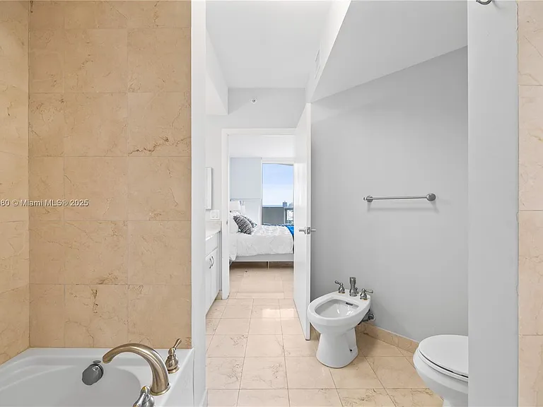 6365 Collins Ave #4106 — Photo 18