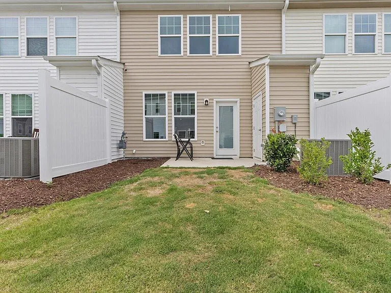 702 Ridge Cliff Ln — Photo 10