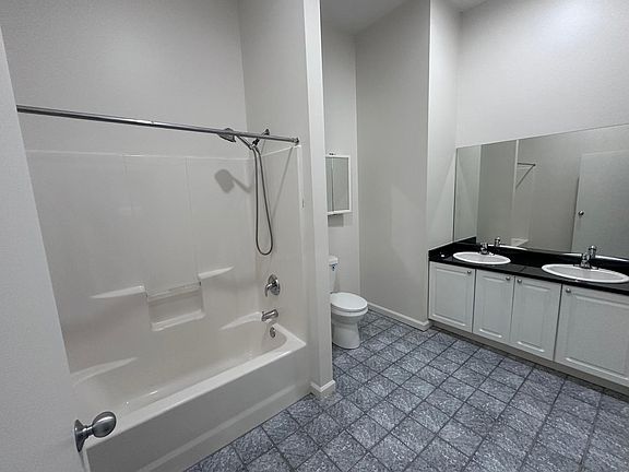 4th image of 1001-13 Chestnut St #801W