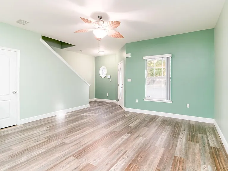 827 Fairview Dr #3 — Photo 8