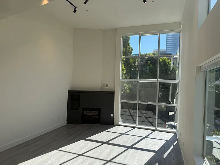 300 Linden St #1 — Photo 8