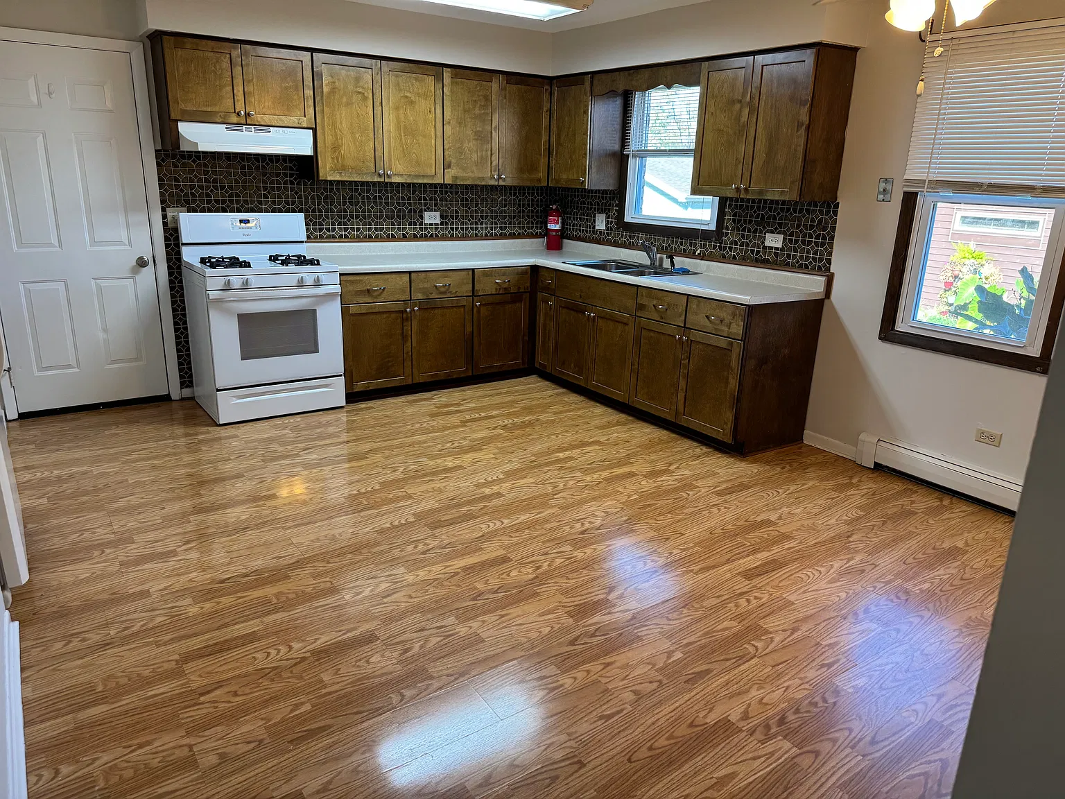 3 bed, $1,700 — Photo 3