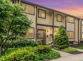 90 Chelsea Way, Bridgewater, NJ 08807