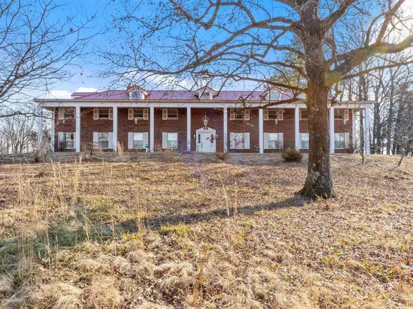 521 N Broadway St, Goreville, IL 62939