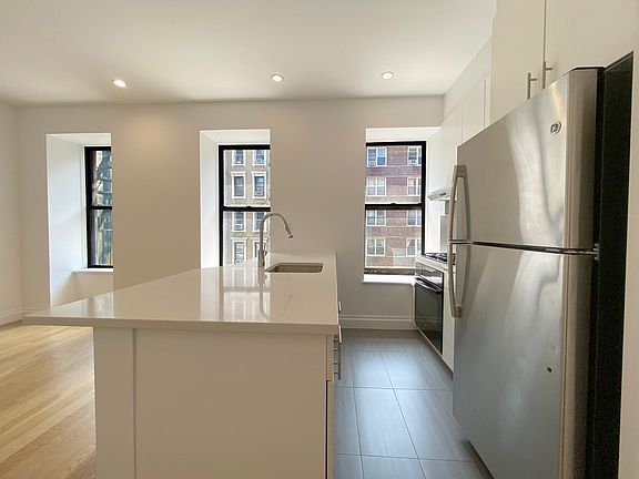 3rd image of 349 E 58th St APT 3F