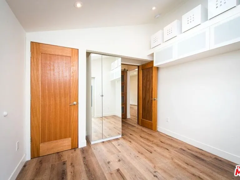 2341 Beach Ave — Photo 9