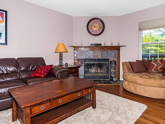 3rd image of 14 Heritage Ct