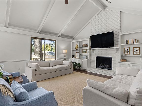 5th image of 219 Westbury Ln