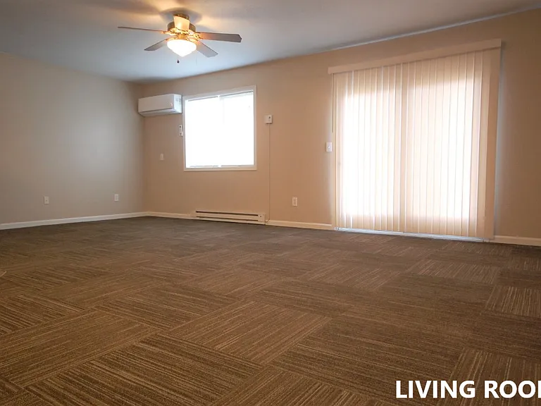 226-228 Haws Dr — Photo 3