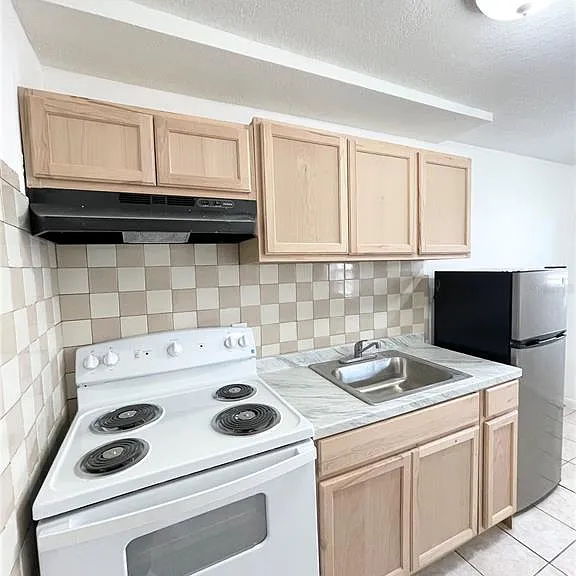 2916 N 16th St #2 — Photo 9
