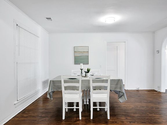 4th image of 208 N Elm St #1