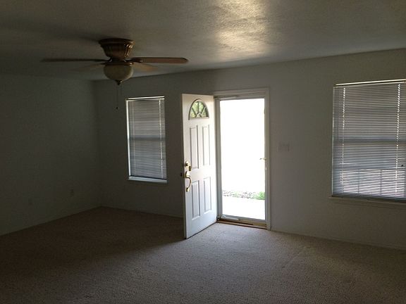 5th image of 4004 Pawnee Dr APT B