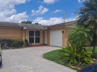 510 NW 99th Way, Pembroke Pines, FL 33024
