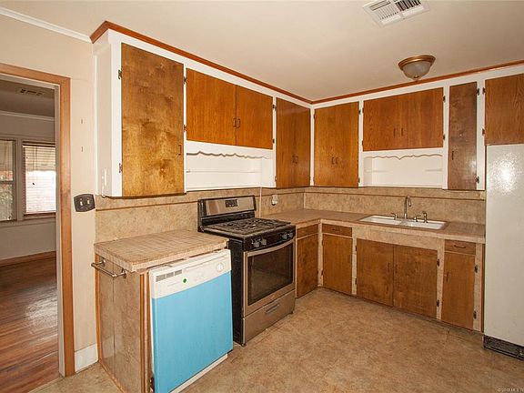 5th image of 1604 N College Ave