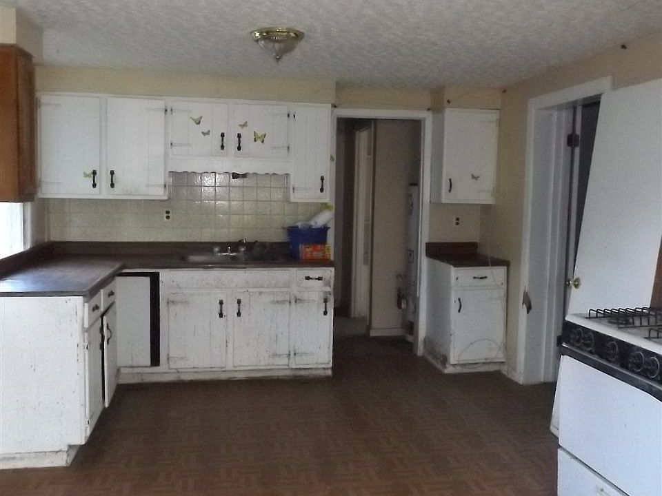 2nd image of 2816 Walton St