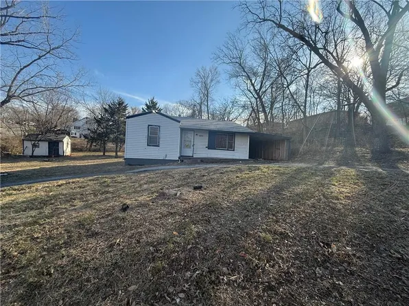 6721 NE 52nd St, Kansas City, MO 64161