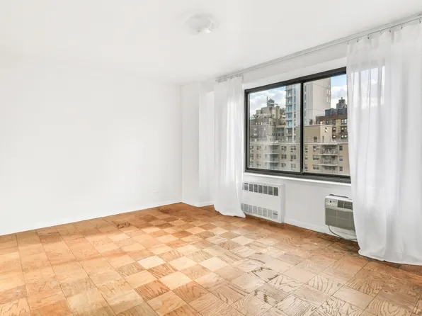 382 Central Park West image 4 of 9